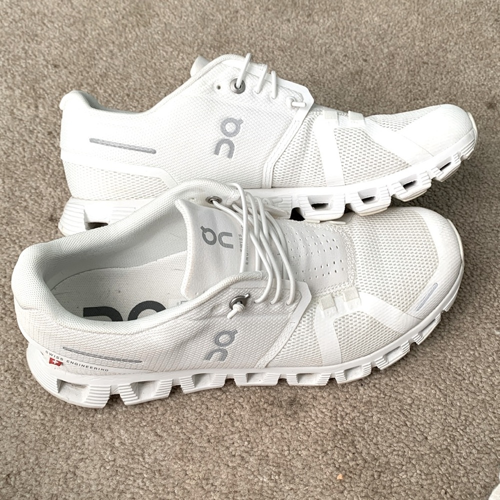 ON Cloud Sneaker